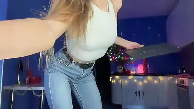 Snapshot of Jolienne chatting on 5, 1, 2026 Jolienne online show from 5, 1, 2026