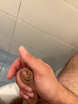 Snapshot of marc8876 chatting on 17, 11, 2025 marc8876 online show from 17, 11, 2025