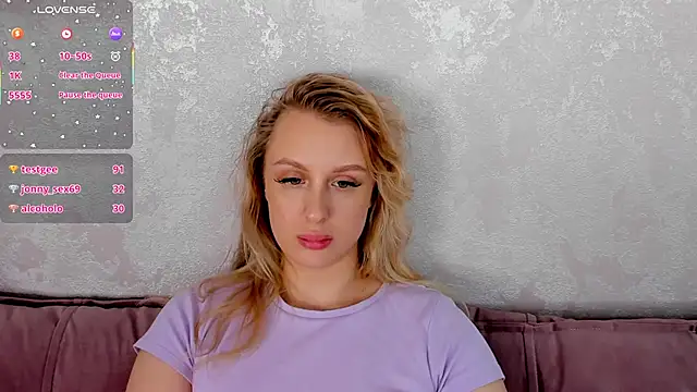 Snapshot of KiraRuiz chatting on 2, 3, 2026 KiraRuiz online show from 2, 3, 2026