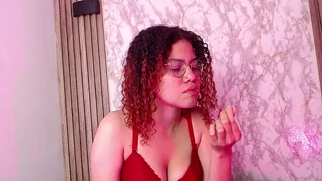 Snapshot of Annie_Chers chatting on 18, 11, 2025 Annie Chers online show from 18, 11, 2025