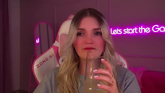 Snapshot of AnnyRaii chatting on 28, 11, 2025 AnnyRaii online show from 28, 11, 2025