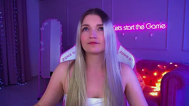 Snapshot of AnnyRaii chatting on 5, 12, 2025 AnnyRaii online show from 5, 12, 2025