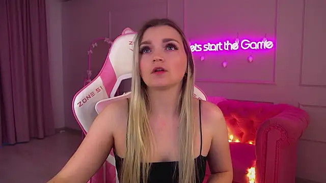 Snapshot of AnnyRaii chatting on 16, 12, 2025 AnnyRaii online show from 16, 12, 2025