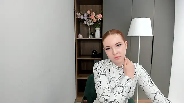 Snapshot of RisaScaggs chatting on 19, 11, 2025 RisaScaggs online show from 19, 11, 2025