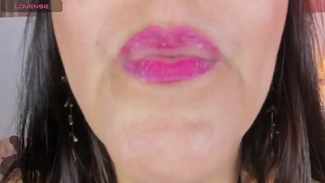 Snapshot of Sharlotte_BBW_ chatting on 19, 11, 2025 Sharlotte BBW online show from 19, 11, 2025