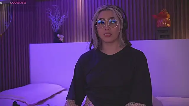 GabyRose9 online show from 4, 2, 2026