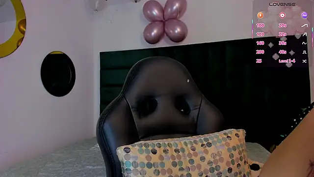 Snapshot of MarieTaylor_ chatting on 13, 12, 2025 MarieTaylor online show from 13, 12, 2025