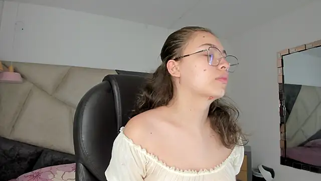 Snapshot of MarieTaylor_ chatting on 14, 12, 2025 MarieTaylor online show from 14, 12, 2025