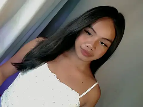 Snapshot of Ariluvsyou chatting on 5, 7, 2026 Ariluvsyou online show from 5, 7, 2026