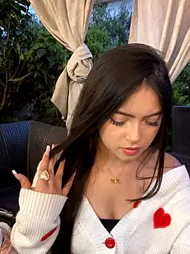 Snapshot of KyliePinkk_ chatting on 19, 11, 2025 KyliePinkk online show from 19, 11, 2025