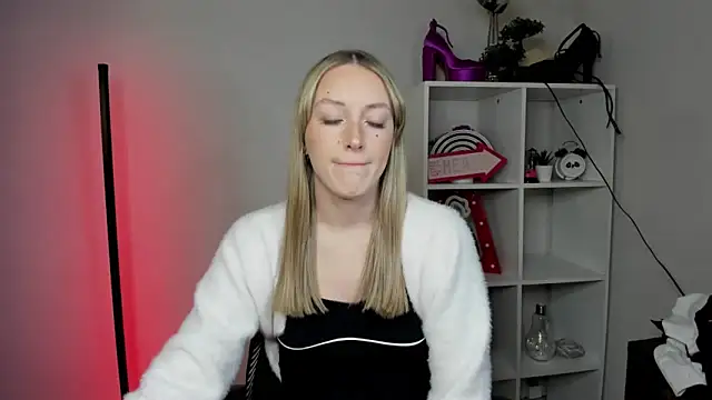 EvelynBlond online show from 23, 3, 2026