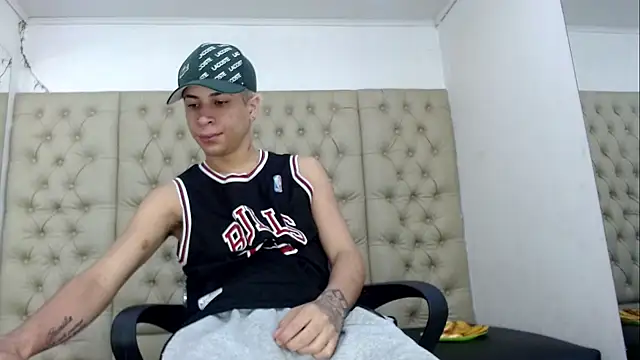 Snapshot of HollmanFronsh chatting on 15, 12, 2025 HollmanFronsh online show from 15, 12, 2025