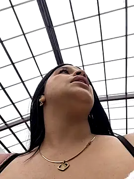 Layla-daring online show from 6, 4, 2026