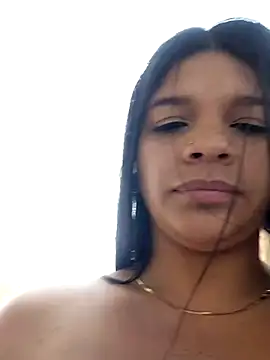 Snapshot of Layla-daring chatting on 8, 6, 2026 Layla-daring online show from 8, 6, 2026