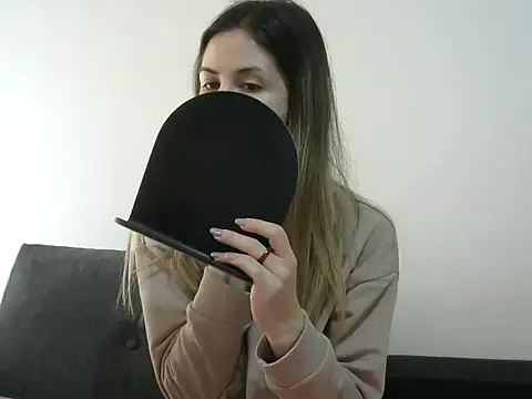 Erii18 online show from 1, 12, 2025