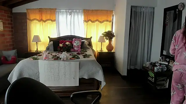 Charlotte-Willson online show from 6, 4, 2026