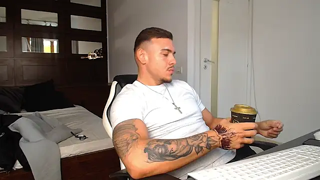 Snapshot of ElijahThorne chatting on 4, 2, 2026 ElijahThorne online show from 4, 2, 2026