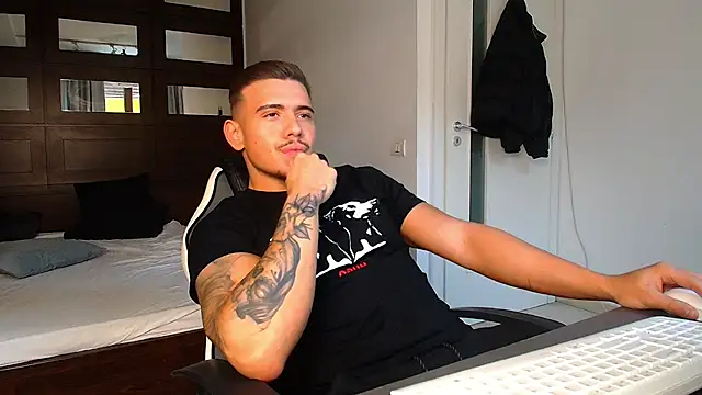 Snapshot of ElijahThorne chatting on 19, 2, 2026 ElijahThorne online show from 19, 2, 2026