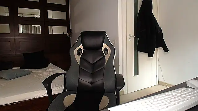 Snapshot of ElijahThorne chatting on 20, 2, 2026 ElijahThorne online show from 20, 2, 2026