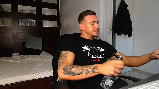 Snapshot of ElijahThorne chatting on 25, 2, 2026 ElijahThorne online show from 25, 2, 2026