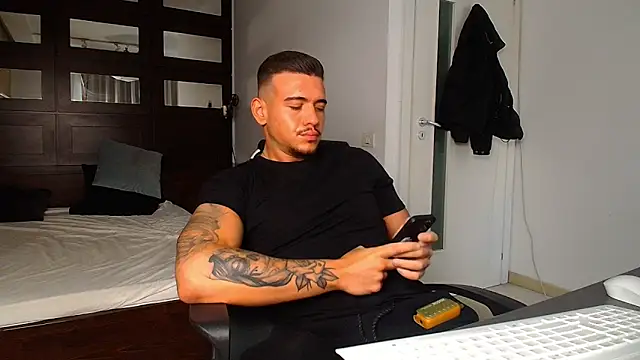 Snapshot of ElijahThorne chatting on 27, 2, 2026 ElijahThorne online show from 27, 2, 2026