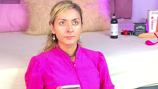 Lunitaa Diva online show from 5, 12, 2025