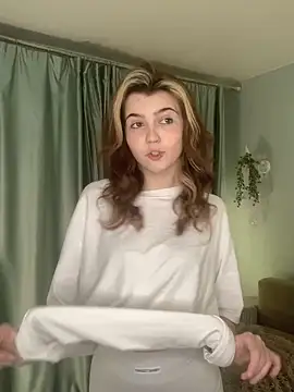 Snapshot of FannyRay chatting on 16, 12, 2025 FannyRay online show from 16, 12, 2025