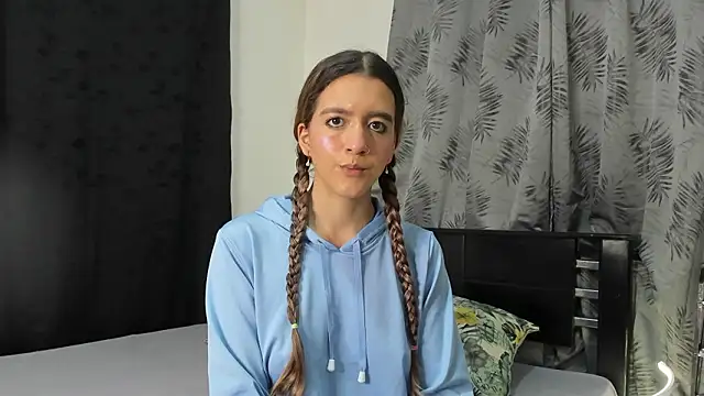 Violeta Gracee online show from 29, 3, 2026