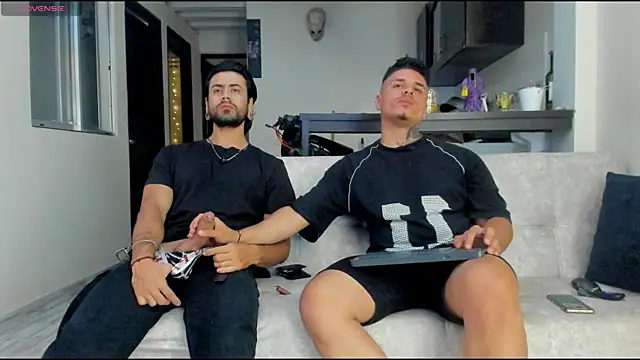 Snapshot of heteros_curious chatting on 26, 11, 2025 heteros curious online show from 26, 11, 2025