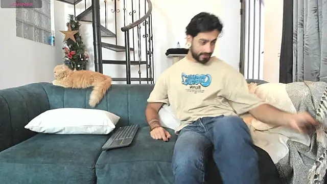 Snapshot of heteros_curious chatting on 21, 12, 2025 heteros curious online show from 21, 12, 2025