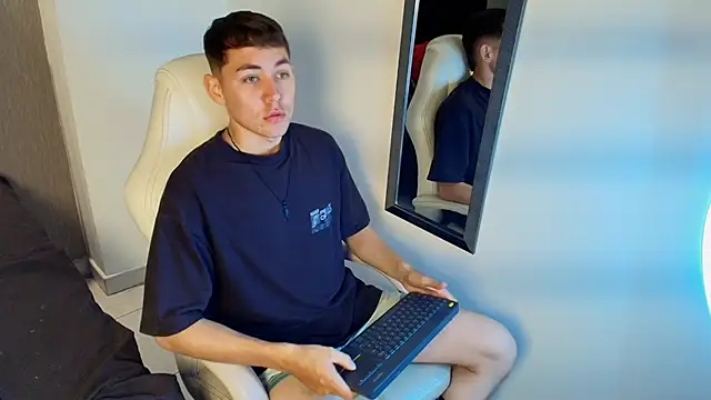 LoganFoster  online show from 7, 1, 2026