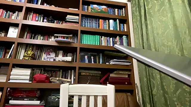 Snapshot of LinaClous chatting on 11, 1, 2026 LinaClous online show from 11, 1, 2026