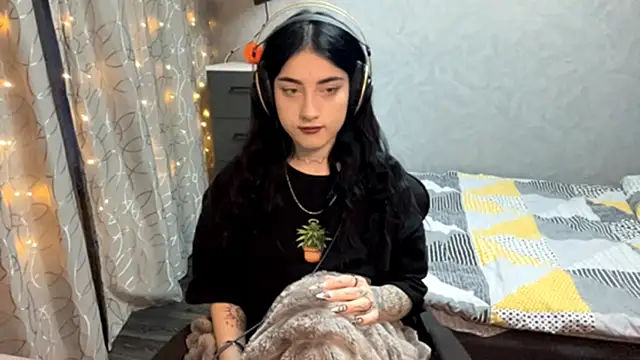 Meowluly online show from 3, 12, 2025