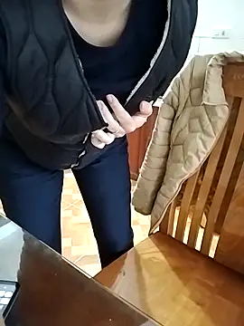 Snapshot of HanniZii chatting on 3, 12, 2025 HanniZii online show from 3, 12, 2025