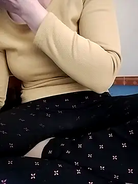 Snapshot of HanniZii chatting on 18, 12, 2025 HanniZii online show from 18, 12, 2025