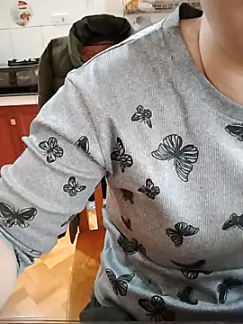 Snapshot of HanniZii chatting on 23, 12, 2025 HanniZii online show from 23, 12, 2025