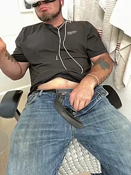 2addictivelyhorny online show from 4, 4, 2026