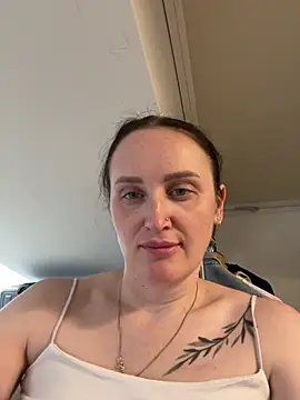 Snapshot of TomilaSi chatting on 15, 6, 2026 TomilaSi online show from 15, 6, 2026