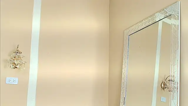 Snapshot of HallieStone chatting on 16, 12, 2025 HallieStone online show from 16, 12, 2025