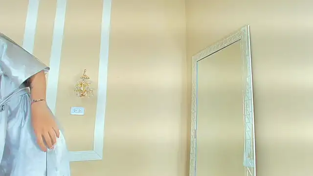 Snapshot of HallieStone chatting on 8, 1, 2026 HallieStone online show from 8, 1, 2026