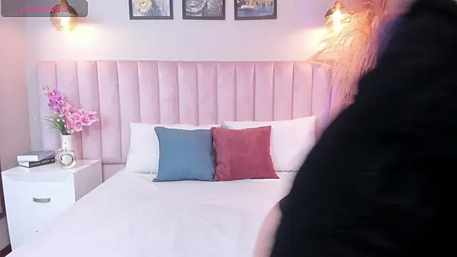 Vera Gold  online show from 4, 12, 2025