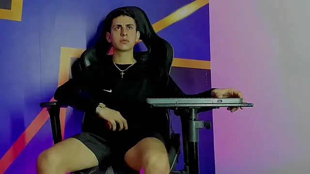 Snapshot of twink_scott_ chatting on 3, 12, 2025 twink scott online show from 3, 12, 2025