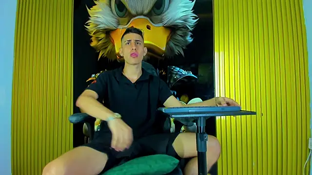 Snapshot of twink_scott_ chatting on 23, 12, 2025 twink scott online show from 23, 12, 2025