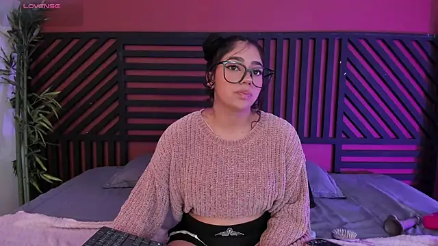 Snapshot of luna_cute__ chatting on 4, 2, 2026 luna cute online show from 4, 2, 2026