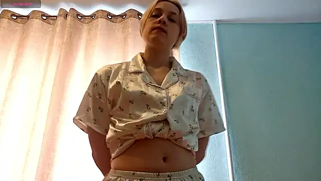 LunariaNicole online show from 26, 3, 2026