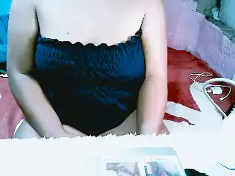 Snapshot of FlorMoreno_Palangga chatting on 4, 12, 2025 FlorMoreno Palangga online show from 4, 12, 2025