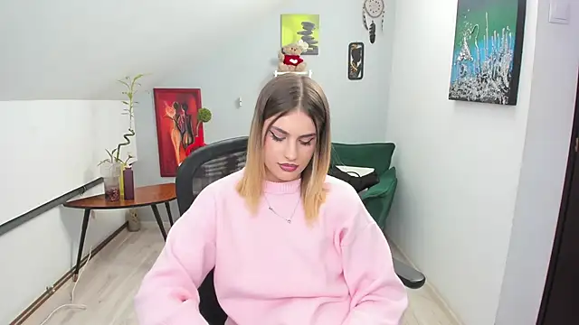 SarahOwenn online show from 2, 12, 2025