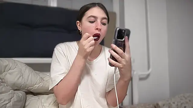 Aphr0ditee online show from 11, 3, 2026