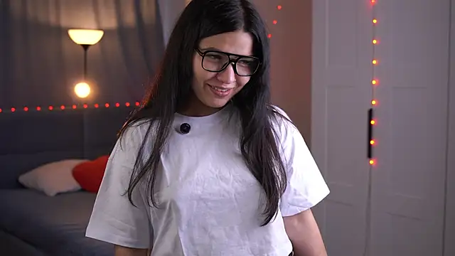 Snapshot of LulaMazzeo chatting on 4, 12, 2025 LulaMazzeo online show from 4, 12, 2025