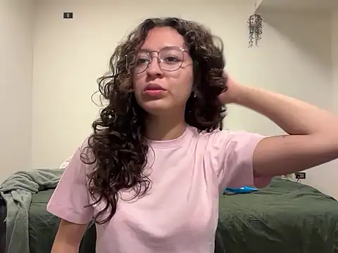 Alicatcua  online show from 24, 6, 2026
